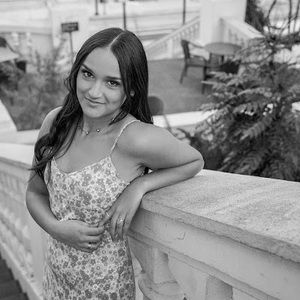 Meet your Posher, Estela